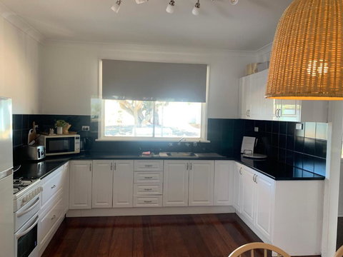 Salty Cottage Northam - Foster Accommodation 1