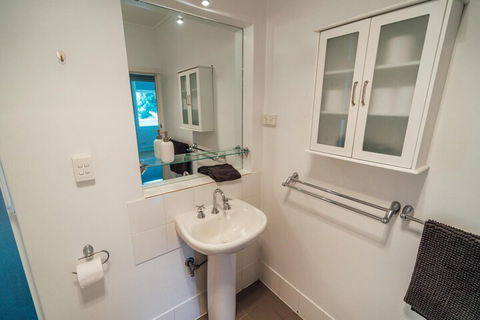 Beachy Keen On Moseley Wifi Netflix Pool Spa - Foster Accommodation 3