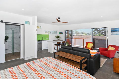 Studio 36 - Foster Accommodation 5