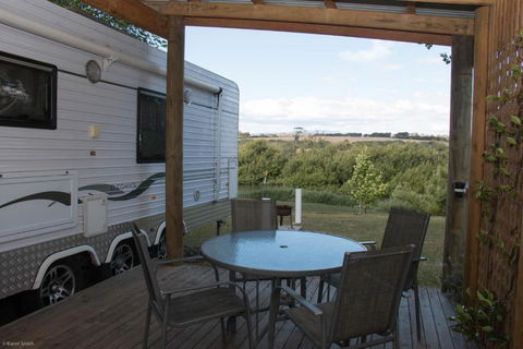 Longford Riverside Caravan Park - Foster Accommodation 1