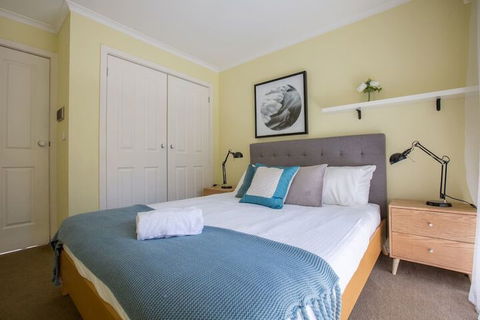 Spacious Comfortable Home In Wheelers Hill+pool - Foster Accommodation 3