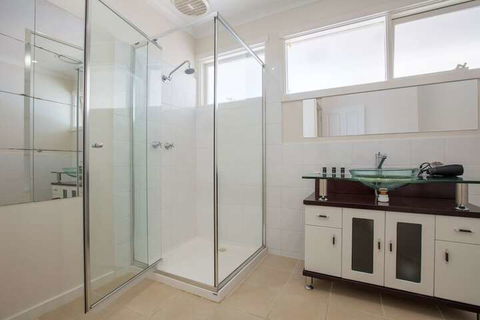 Spacious Comfortable Home In Wheelers Hill+pool - Foster Accommodation 4