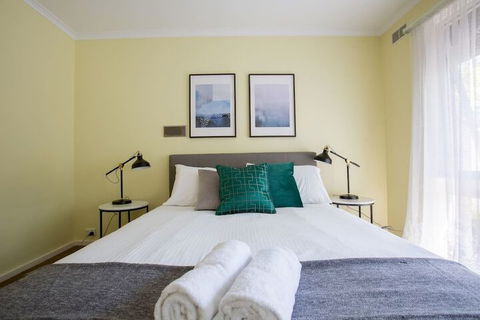 Spacious Comfortable Home In Wheelers Hill+pool - Foster Accommodation 1