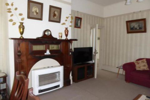 Claremont Farmhouse - Foster Accommodation 5