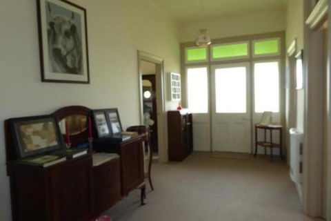 Claremont Farmhouse - Foster Accommodation 0