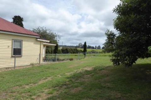 Claremont Farmhouse - Foster Accommodation 4