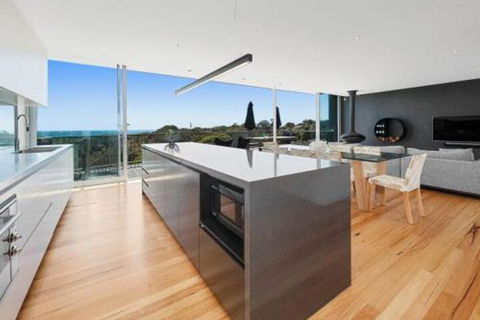 Bay Vista Amazing Bay Views With The Beach At Your Doorstop! - Foster Accommodation 0