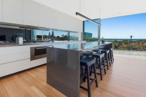 Bay Vista Amazing Bay Views With The Beach At Your Doorstop! - Foster Accommodation 2