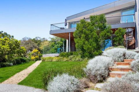 Bay Vista Amazing Bay Views With The Beach At Your Doorstop! - Foster Accommodation 6