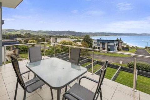 SEA SPECTACULAR Seconds From The Beach! - Foster Accommodation 7