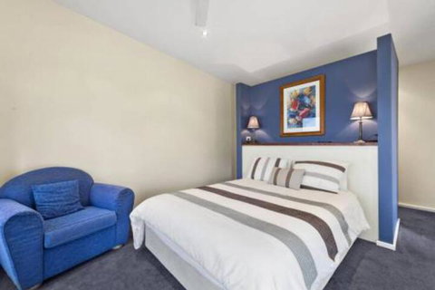 SEA SPECTACULAR Seconds From The Beach! - Foster Accommodation 4