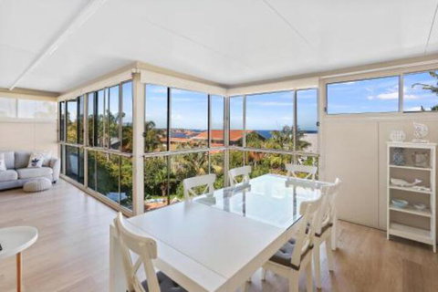 Serenity By The Sea - Foster Accommodation 3