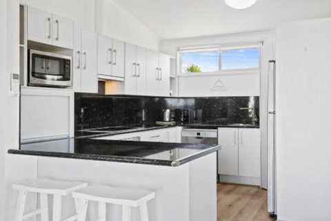 Serenity By The Sea - Foster Accommodation 2