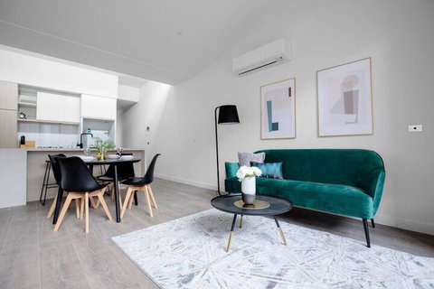 Taste Of Art! Stunning Townhouse Stayatmoonee Ponds - Foster Accommodation 1