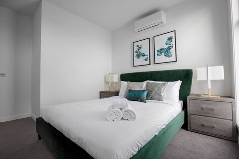 Taste Of Art! Stunning Townhouse Stayatmoonee Ponds - Foster Accommodation 4