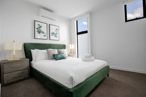 Taste Of Art! Stunning Townhouse Stayatmoonee Ponds - Foster Accommodation 6