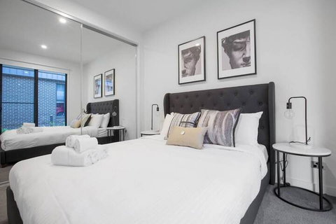 Delightful Townhouse Stay@moonee Ponds + Parking - Foster Accommodation 1