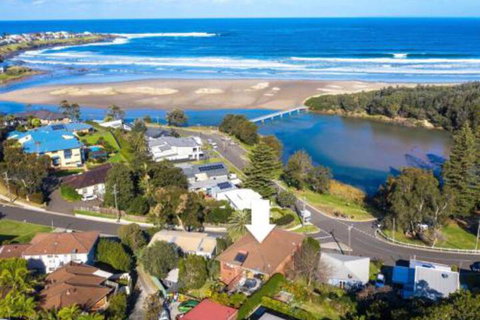 Seven Smiles Riverside Location & Ocean Views - Foster Accommodation 0