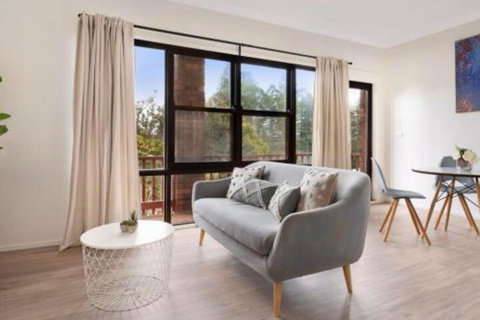 Seven Smiles Riverside Location & Ocean Views - Foster Accommodation 5