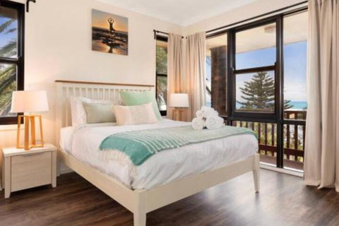 Seven Smiles Riverside Location & Ocean Views - Foster Accommodation 3