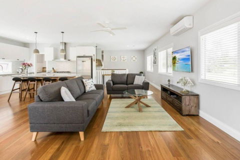 HALE KUPA Rye Beach House Spa Table Tennis - Foster Accommodation 5