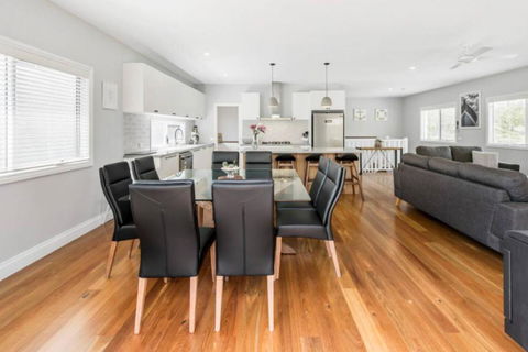 HALE KUPA Rye Beach House Spa Table Tennis - Foster Accommodation 4