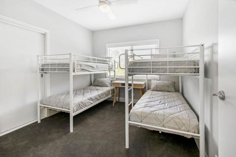 HALE KUPA Rye Beach House Spa Table Tennis - Foster Accommodation 3