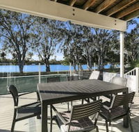 Stunning River House 51 Hilton Esplanade - Foster Accommodation