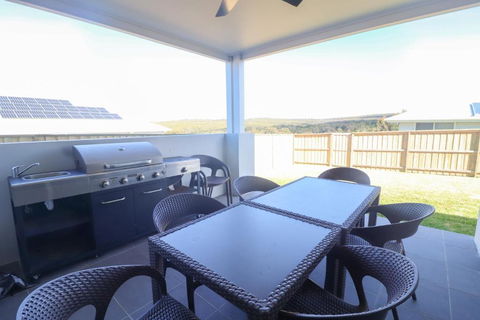 Surfers Paradise At Catherine Hill Bay - Foster Accommodation 5