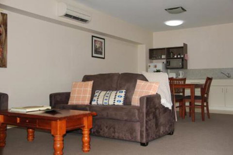 Hibernian Hotel - Foster Accommodation 4