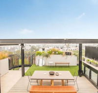 Inner City Penthouse With Private Rooftop - Foster Accommodation