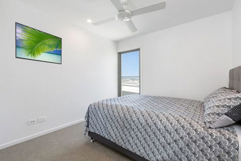 BRAND NEW OCEAN AVENUE TOWNHOUSE - Foster Accommodation 1