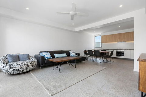 BRAND NEW OCEAN AVENUE TOWNHOUSE - Foster Accommodation 3
