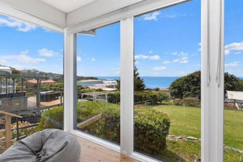 COASTAL HAVEN Panoramic Ocean Views - Foster Accommodation 4