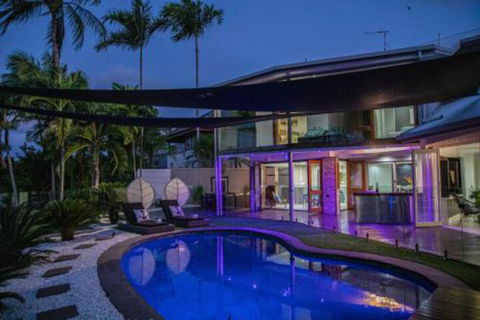 Absolute Lakefront Port Douglas - Foster Accommodation 2