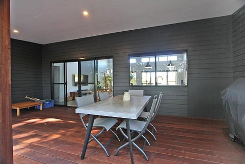 Vines & Stars - Foster Accommodation 1