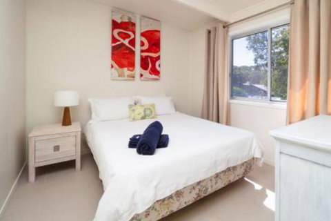 Seaview Getaway - Foster Accommodation 3