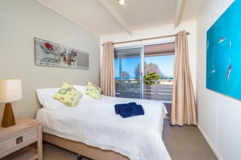 Seaview Getaway - Foster Accommodation 7