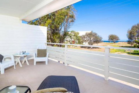 Seaview Getaway - Foster Accommodation 2