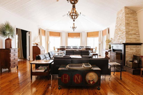 Corunna Station Country House - Foster Accommodation 4