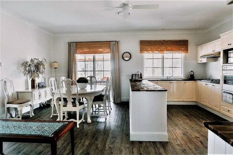 Corunna Station Country House - Foster Accommodation 5