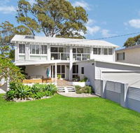 The Lake House with swimming pool - Foster Accommodation