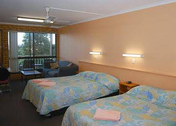 ECONO LODGE BAYVIEW - Foster Accommodation 2
