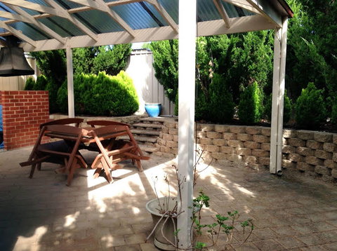 Lakeside Getaway - Foster Accommodation 0