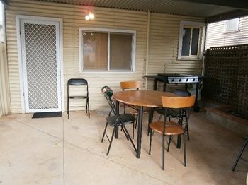 Aussie Bacon & Eggs Cottages - Foster Accommodation 1