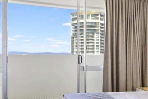 Oceanfront In Surfers Paradise Retreat - Foster Accommodation 6
