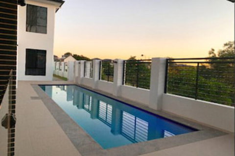 Luxury House Collection Six Beds - Foster Accommodation 1
