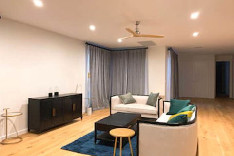 Luxury House Collection Six Beds - Foster Accommodation 0
