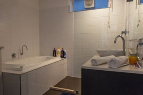 Bright & Spacious 2 Bedroom Apartment In Windsor - Foster Accommodation 2