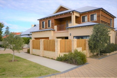 Terrific Townhouse - Foster Accommodation 3
